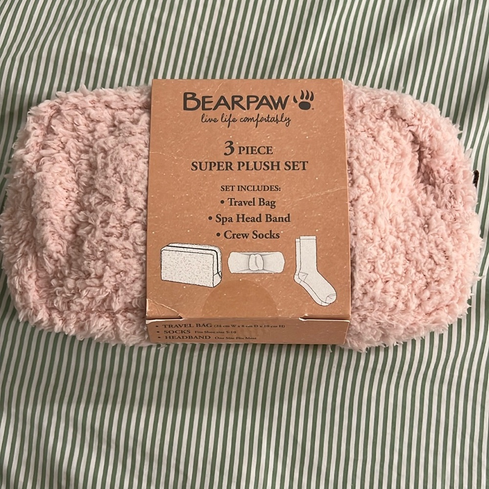 NWT Bearpaw 3-piece Super Plush Set